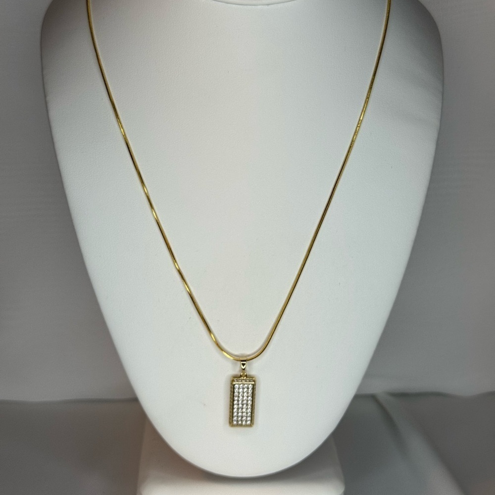 Elegant Gold Necklace with Rhinestone Pendant - Picture 4 of 4